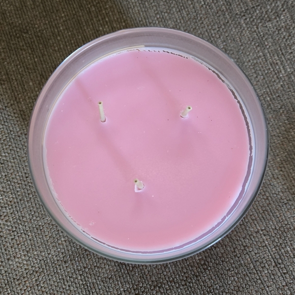 White Barn Candle - Cherry Blossom Sangria - Picture 3 of 4